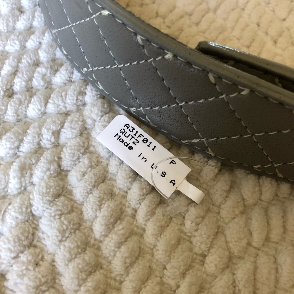 St. John Grey Quilted Leather Belt - Picture 6 of 9